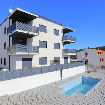 Family-friendly With Swimming Pool Mavarstica, Ciovo - 18642 Lejlighed