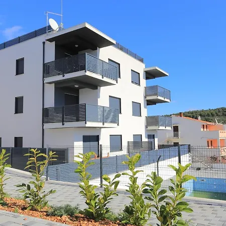 Family-friendly With Swimming Pool Mavarstica, Ciovo - 18642 * Trogir
