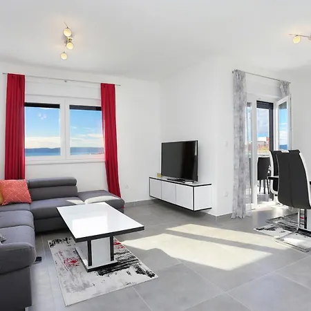 Family-friendly With Swimming Pool Mavarstica, Ciovo - 18642 * Trogir