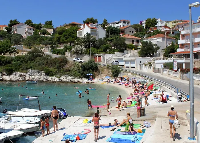 Family-friendly With Swimming Pool Mavarstica, Ciovo - 18642 Appartement