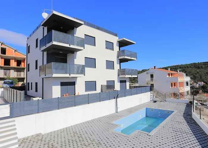 Family-friendly With Swimming Pool Mavarstica, Ciovo - 18642 Appartement
