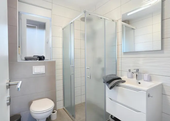 Appartement Family-friendly With Swimming Pool Mavarstica, Ciovo - 18642 *