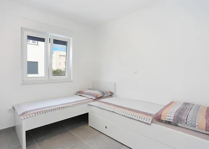 Family-friendly With Swimming Pool Mavarstica, Ciovo - 18642 Appartement *