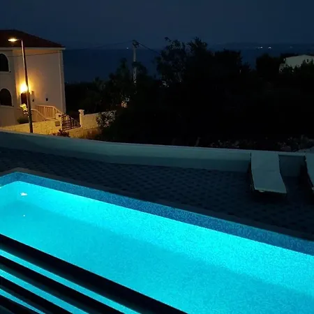 דירה Family-friendly With Swimming Pool Mavarstica, Ciovo - 18642 *